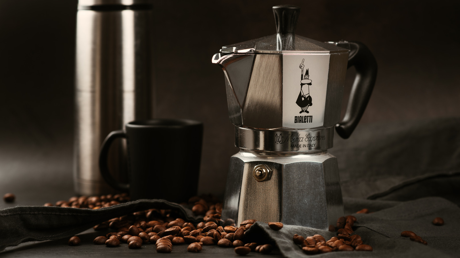 https://www.tastingtable.com/img/gallery/how-the-moka-pot-brought-freshly-brewed-espresso-into-the-home/l-intro-1668183284.jpg