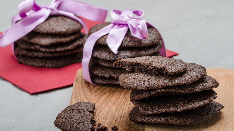 thin dark chocolate chip cookies with ribbons