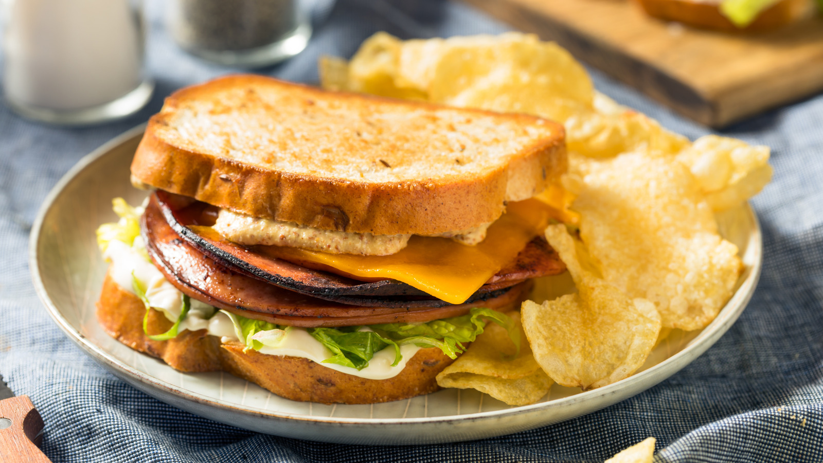 How Thin Your Slices Of Meat Should Be For The Best Fried Bologna Sandwich - Tasting Table