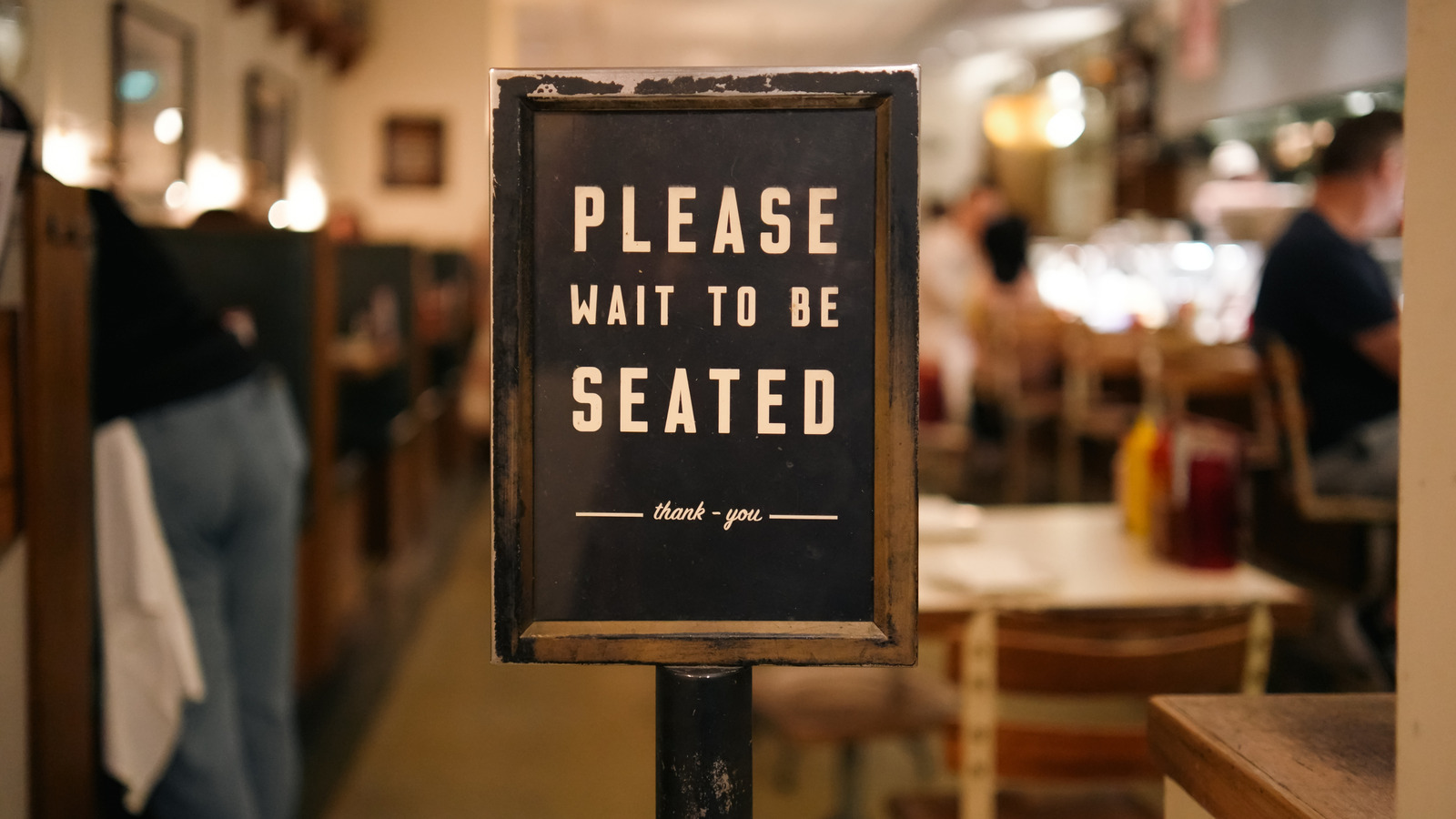 How To Ask For A Different Table At A Restaurant (Without Making Your Waiter Mad) - Tasting Table