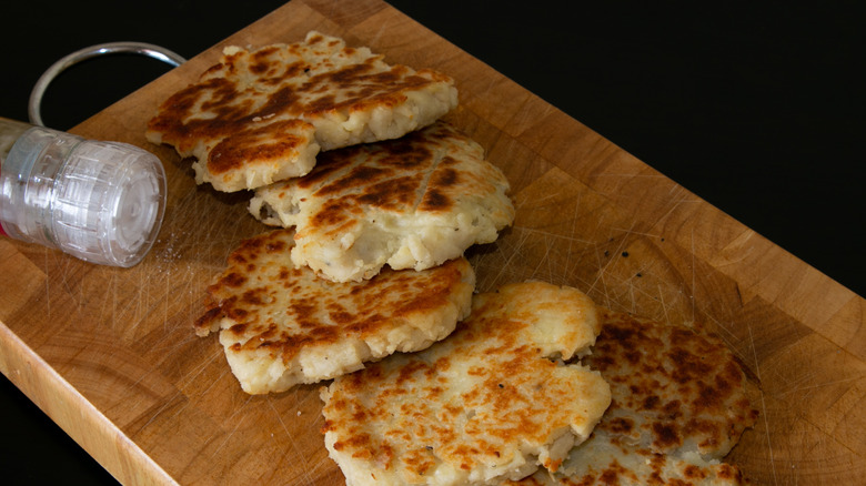 A plate of Irish boxties
