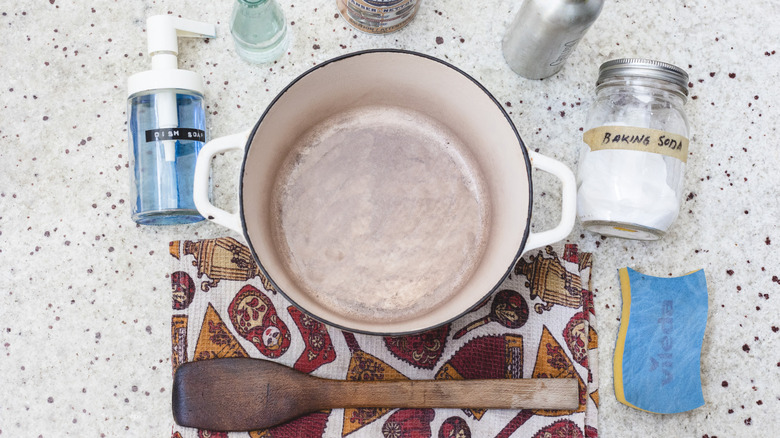supplies for cleaning a dutch oven pot