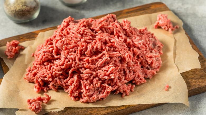 A pile of ground chuck beef on a cutting board