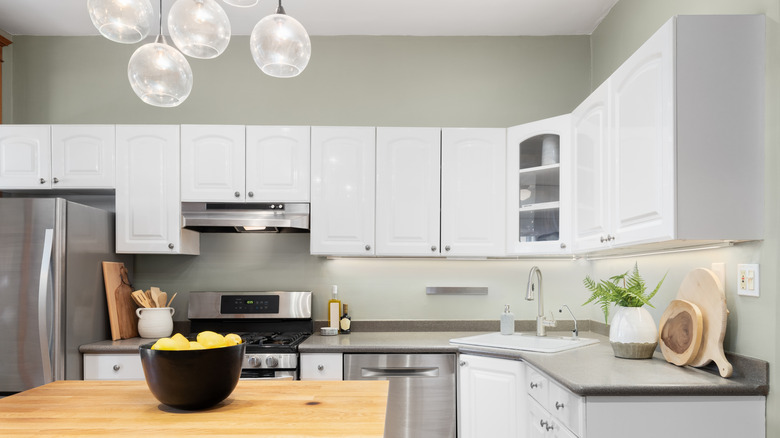 Kitchen with gaps between the cabinets and ceiling