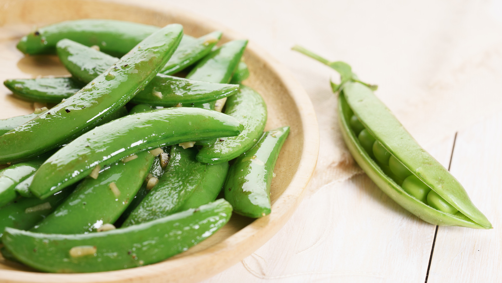 How To Give Sugar Snap Peas A Quick, Smoky Flair