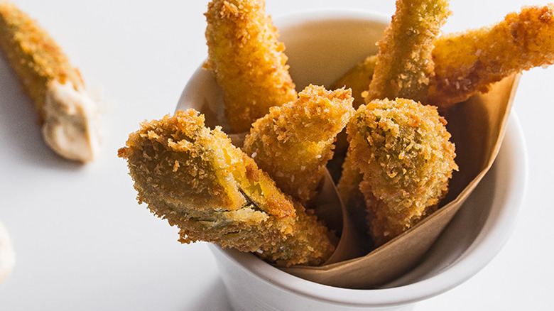 fried pickle spears