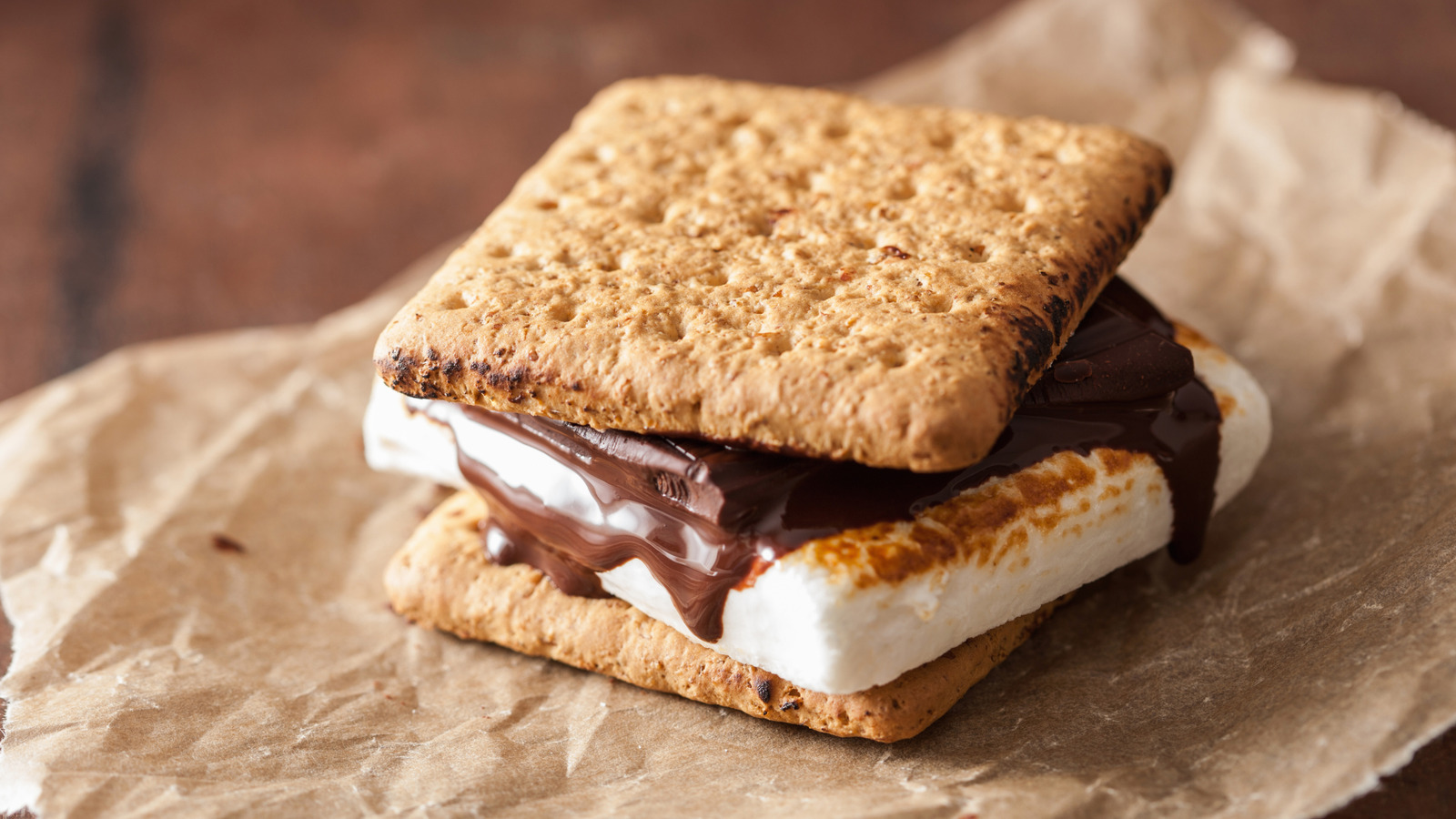 How To Make S'mores In An Air Fryer When You're Missing Summer Campfires - Tasting Table