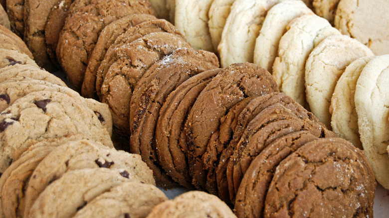 rows of cookies