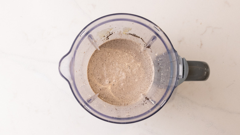 Oreo milkshake in blender