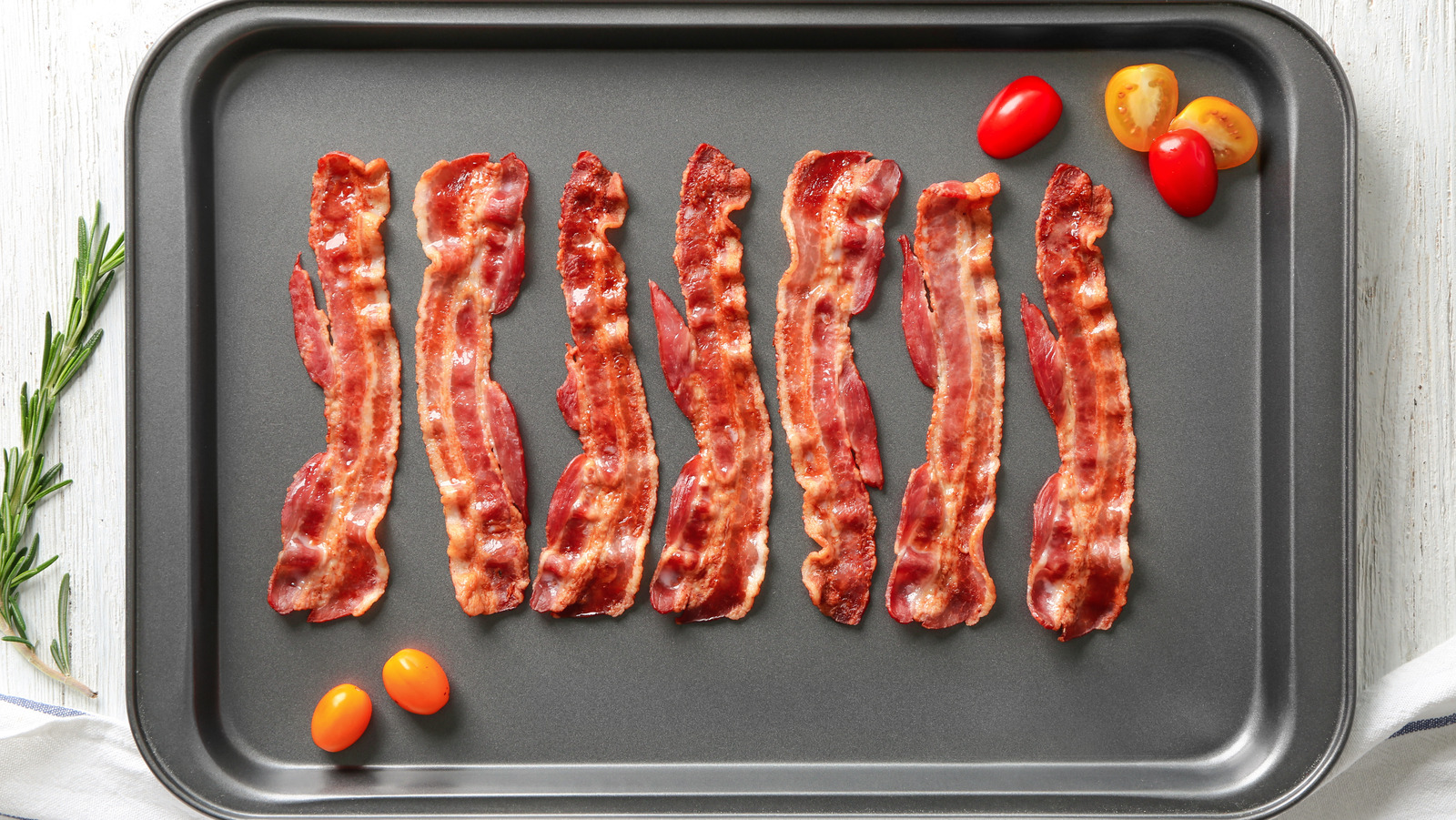 https://www.tastingtable.com/img/gallery/how-to-prevent-bacon-from-sticking-to-your-baking-sheet/l-intro-1660569213.jpg
