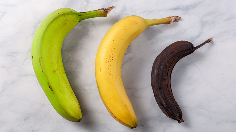 Bananas at different ripeness stages