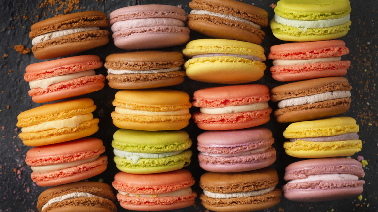 many rows of colorful macarons