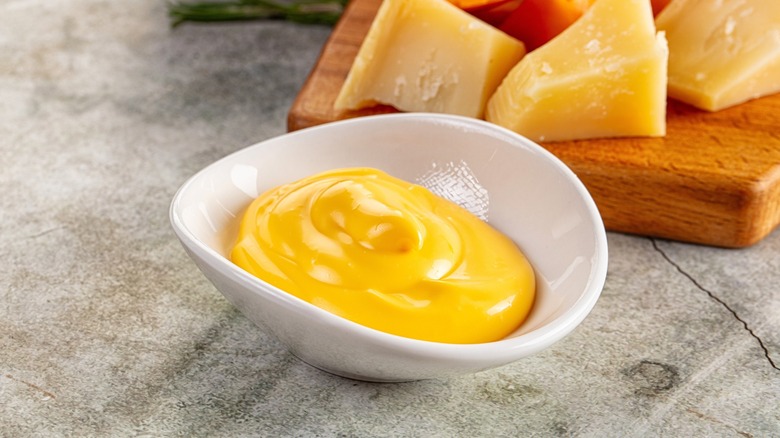 Melted cheddar cheese sauce