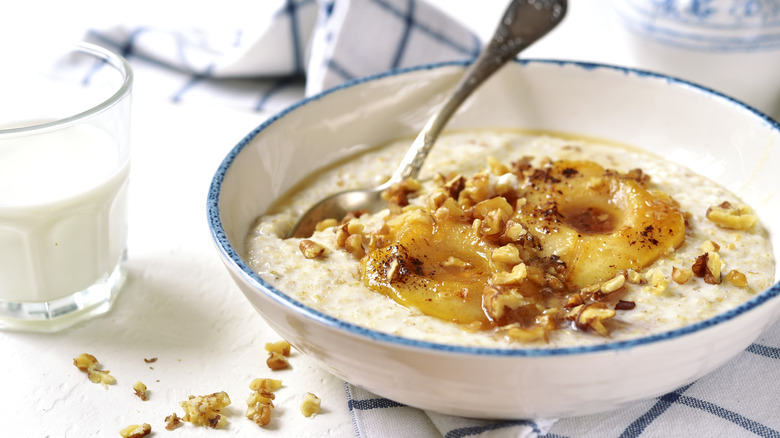 creamy oatmeal with peaches