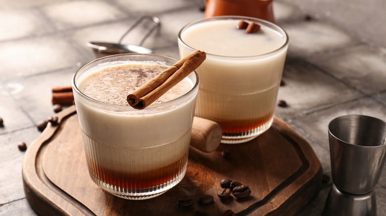 White Russian cocktails with cinnamon