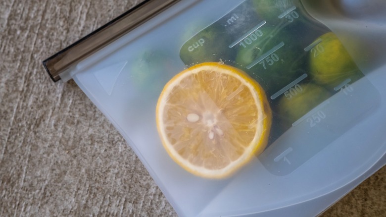 Cut citrus fruits in a bag.