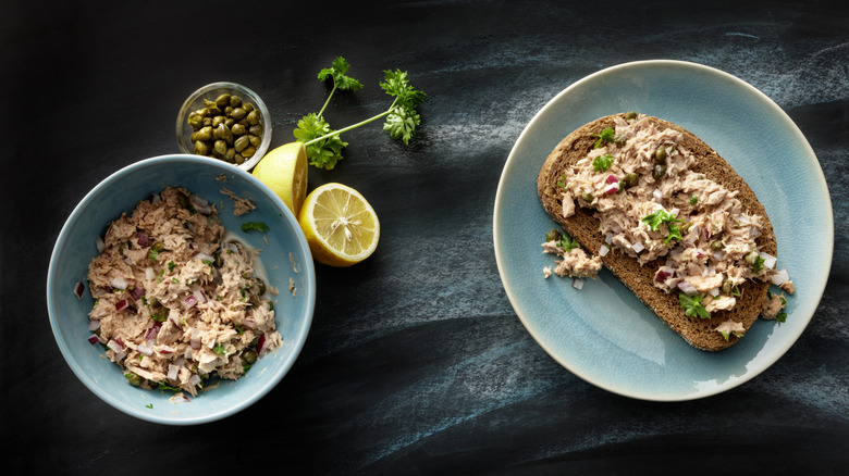 tuna salad in bowl and on bread 