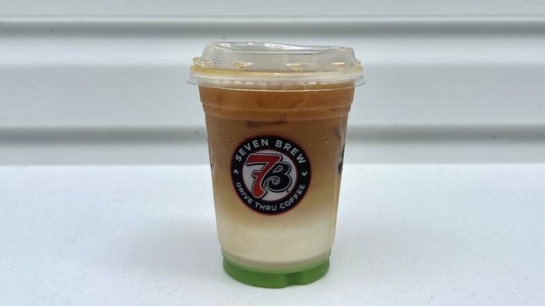 7 Brew Caramel Apple Pie Macchiato in to-go cup