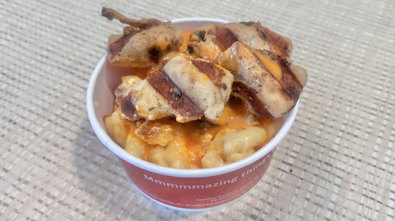 Buffalo mac and cheese with grilled chicken