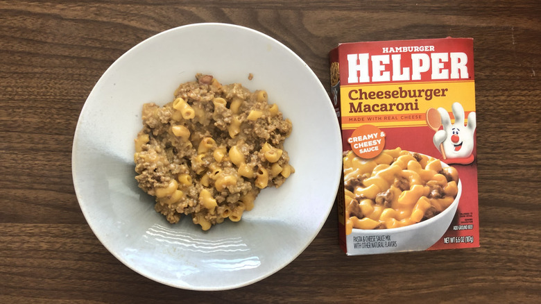 Hamburger Helper cheeseburger macaroni in a bowl.