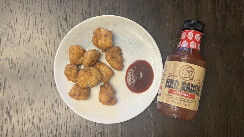 Buc-ee's BBQ Sauce with chicken nuggets.