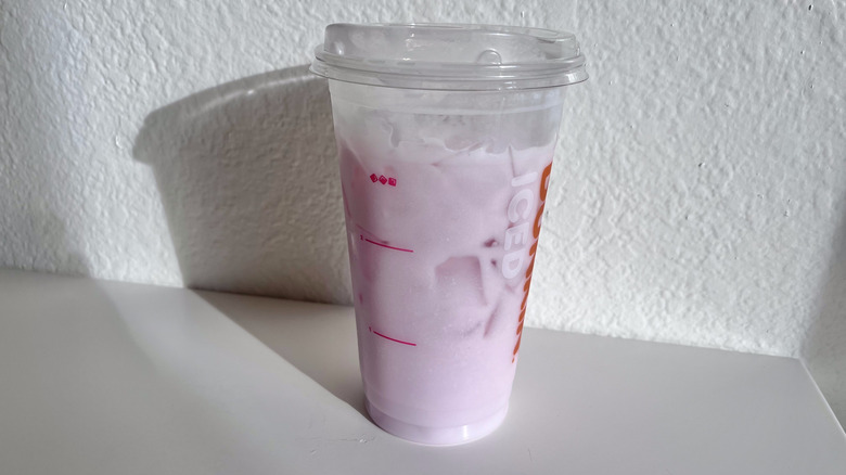 Side view of Heart Eyes Daydream Refresher