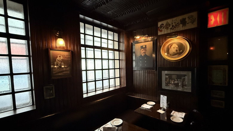 Interior of Keens