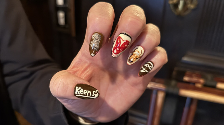 Keens manger Julia Lisowski's on-point nails