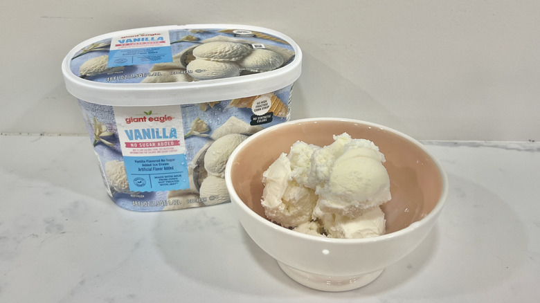 Giant Eagle No Sugar Added Vanilla Ice Cream in a bowl.