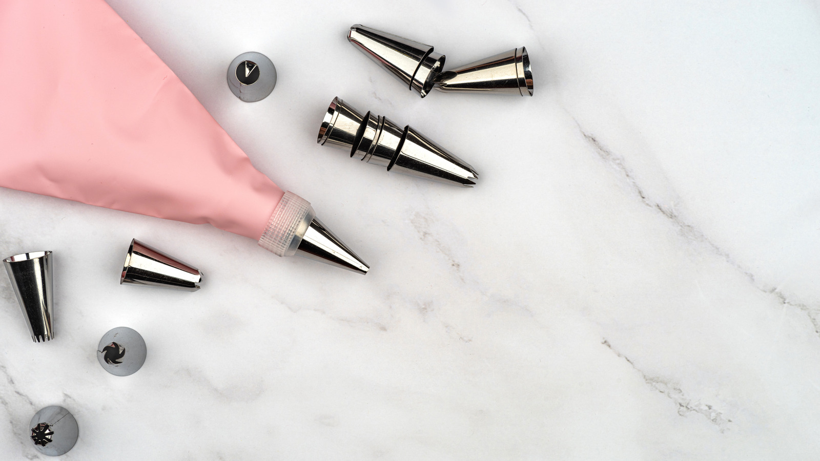 Icing Vs. Frosting What's The Difference?