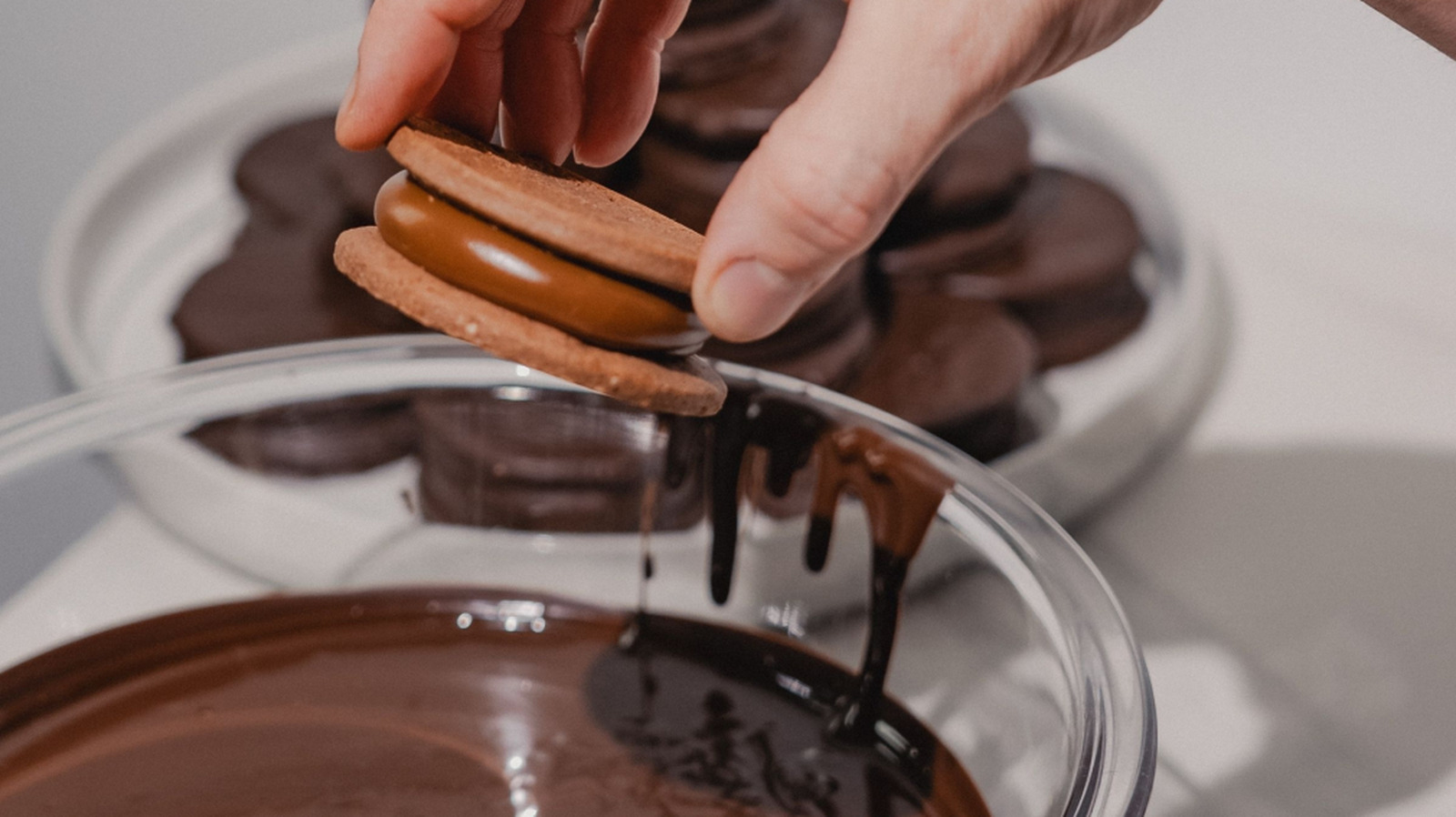 If You Have A Sleeve Of Ritz Crackers, Peanut Butter, And Chocolate, You Have Easy 30-Minute Cookies