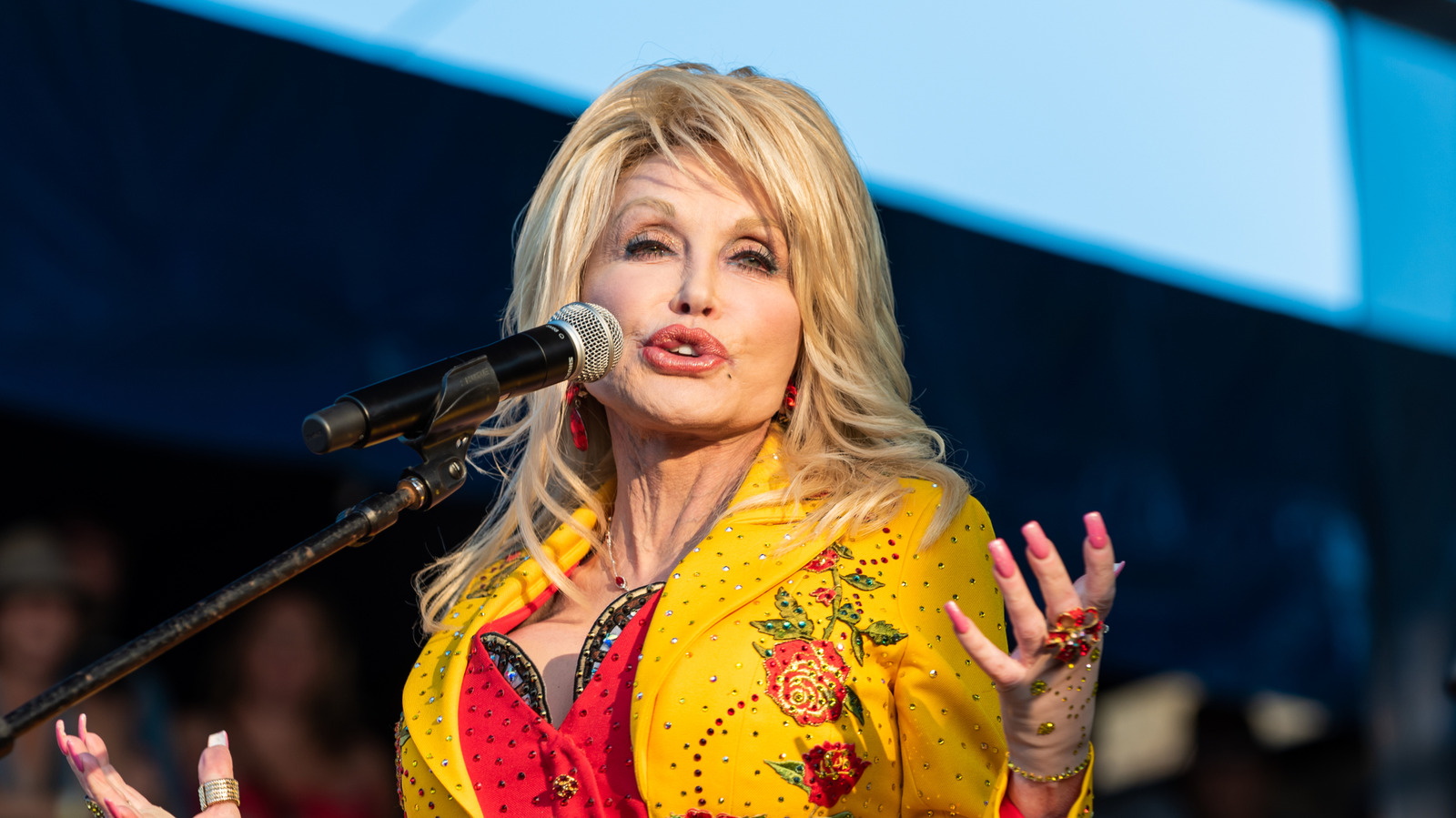 If You Have Ground Beef, Onions, And Potatoes, You Have The Start Of Dolly Parton's Humble 5-Layer Casserole