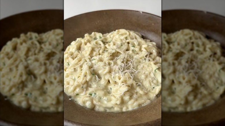Creamy garlic Parmesan ramen noodles
