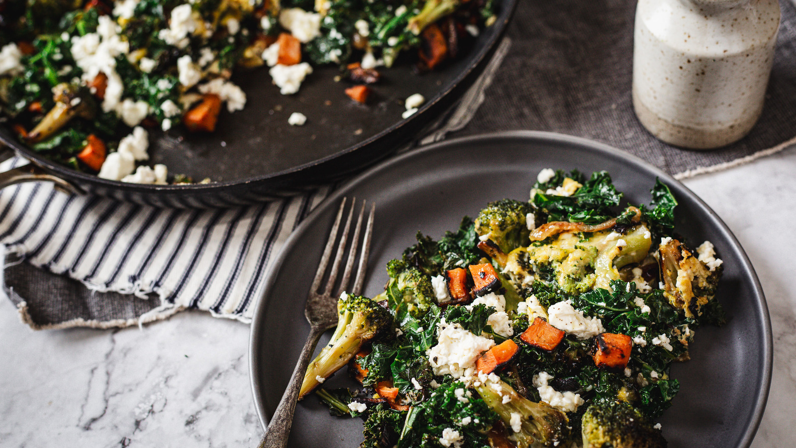 If You Want To Eat More Veggies At Breakfast, This Hearty Scramble Delivers - Tasting Table