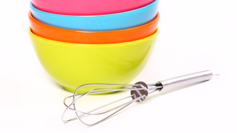 Mini whisk and bowls