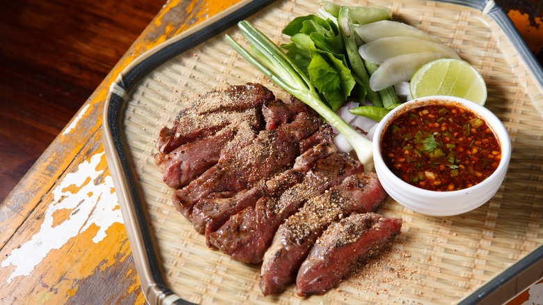 thai beef and sauce 