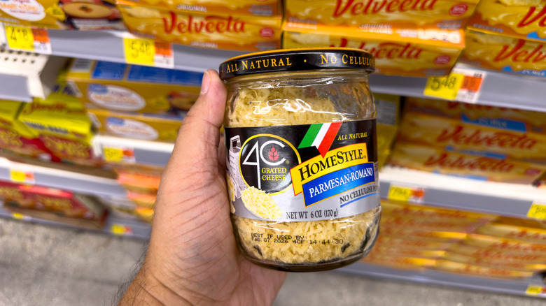 Jar of cheese with "no cellulose" on label