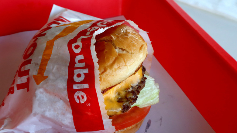 close up of an In-N-Out cheeseburger on a red tray