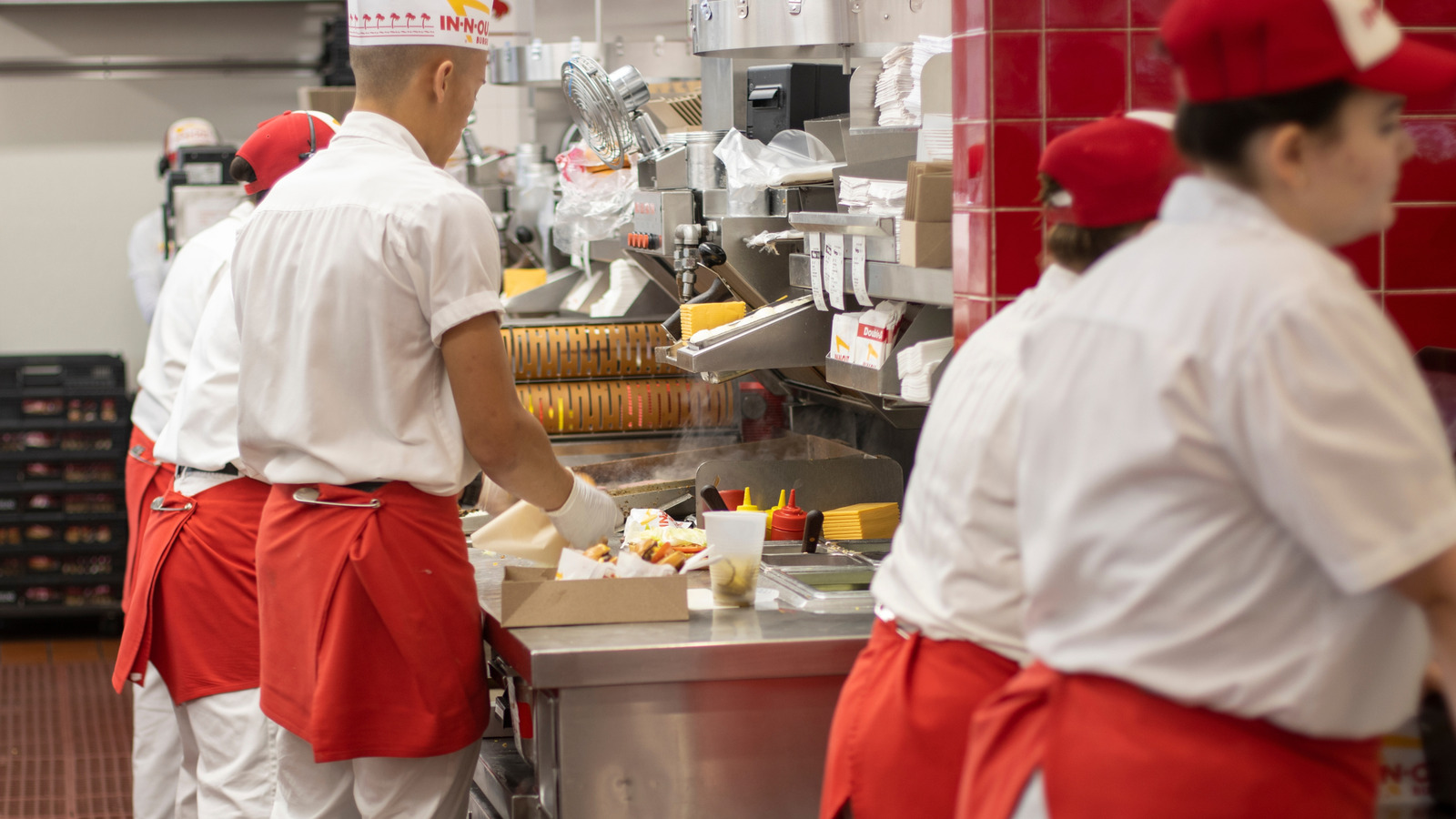 In-N-Out Enforces A Strict, Gender-Specific Dress Code For Employees - Tasting Table