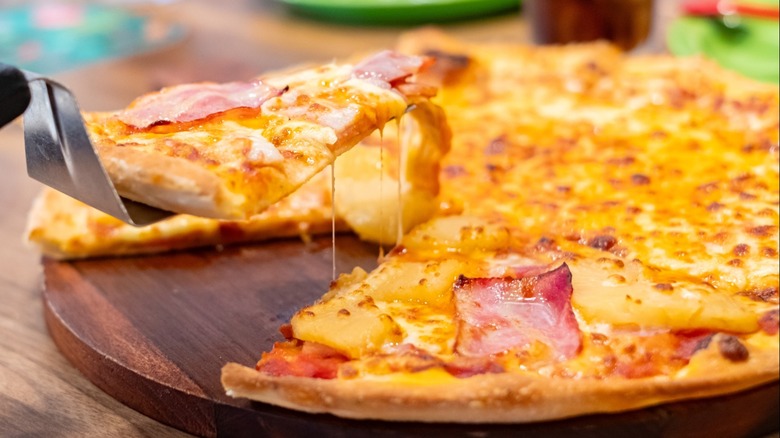 Fresh ham and pineapple pizza
