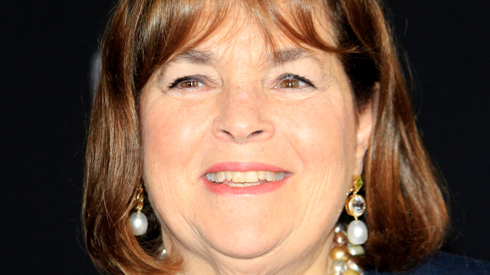 Ina Garten's Trick For Cooling Your Wine In A Flash