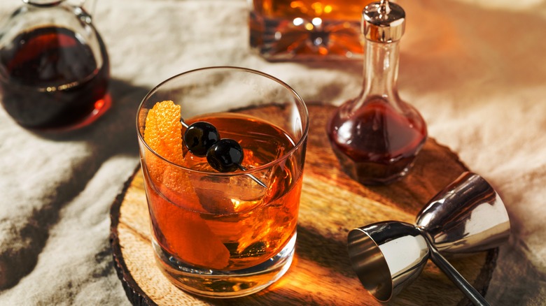 old fashioned cocktail 
