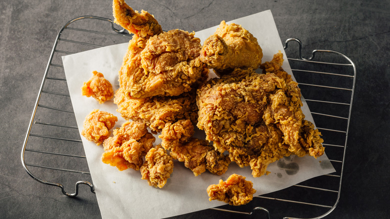 Top view of fried chicken pieces on a wire rack