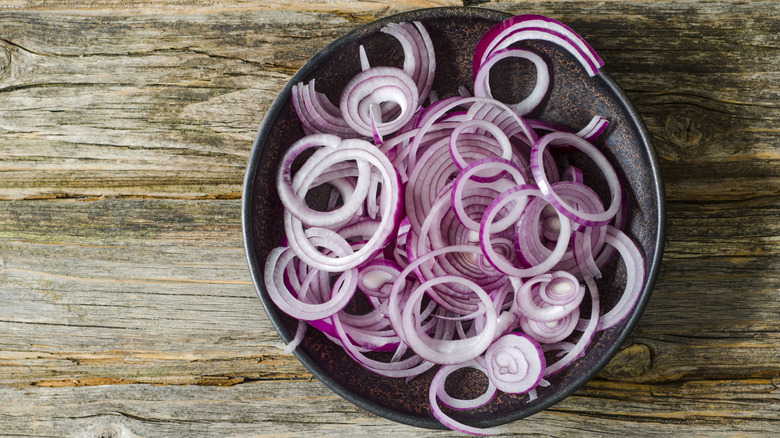 Sliced red onion rings in bowl