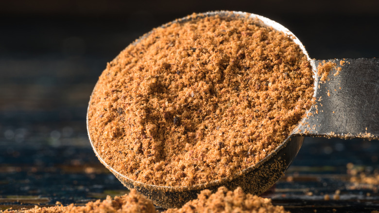 Brown powder in teaspoon