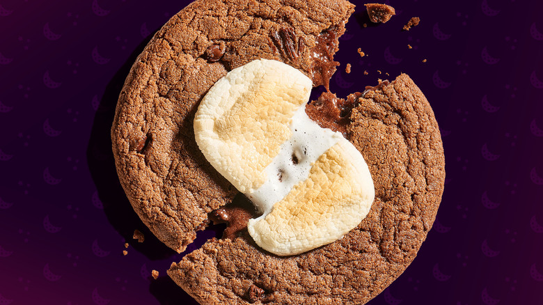 Insomnia's Deluxe Filled Hot Cocoa cookie