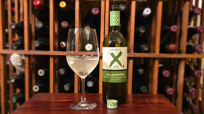 Bottle of Invivo X, Sarah Jessica Parker Spicy Jalapeño White Wine with glass with ice.