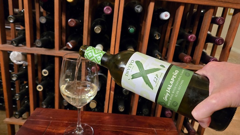 Pouring Invivo X, Sarah Jessica Parker Spicy Jalapeño White Wine into glass.