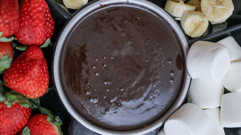 Irish cream fondue with fruit