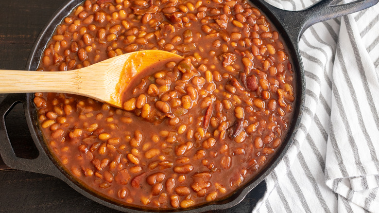 Baked bean in cast iron skillet